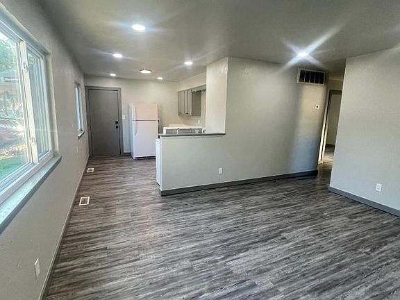 2nd image of 1608 Dakota St