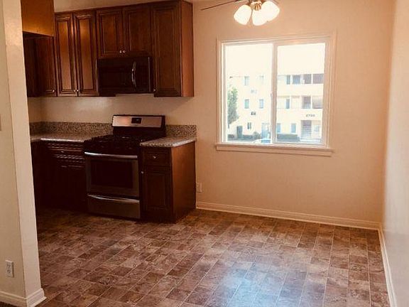 5th image of 2731 W Victory Blvd APT E