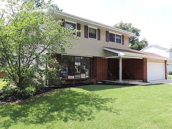 2nd image of 1810 Meadowlake Dr