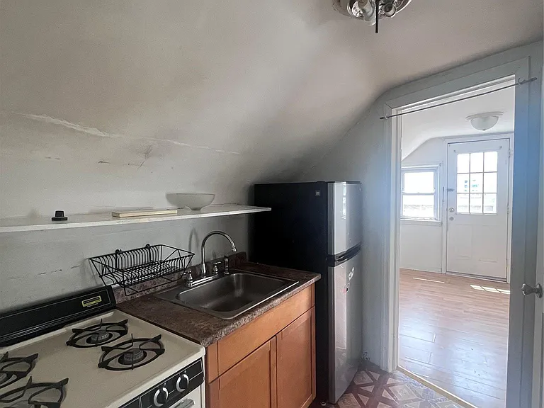 225 E Market St — Photo 4