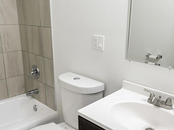 3rd image of 6209 N Kenmore Ave