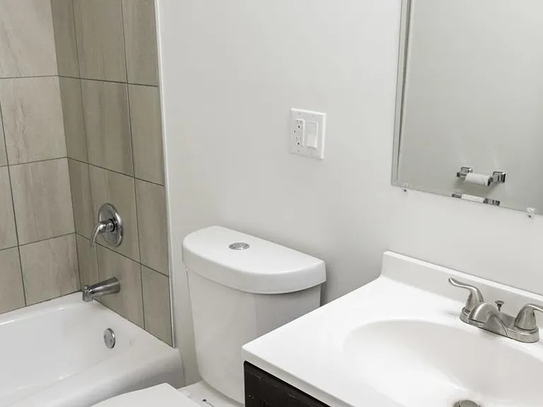 6209 N Kenmore Ave — Photo 3