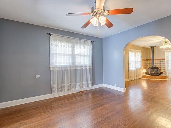 5th image of 9472 Beech Dr