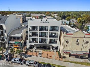 118 N Beach Blvd #301, Bay Saint Louis, MS 39520