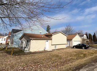 4134 Mapleleaf Rd, Waterford, MI 48328