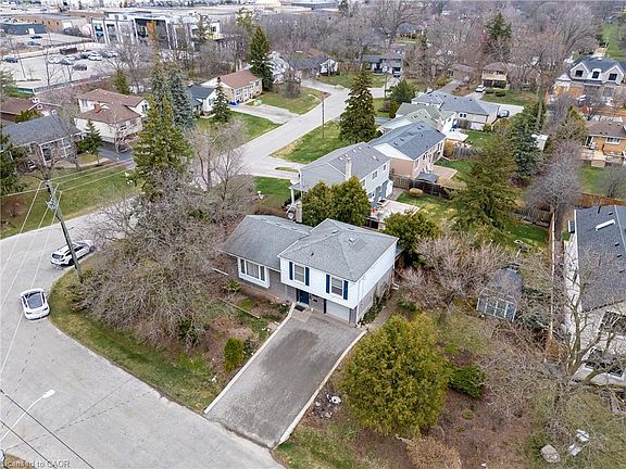 2nd image of 557 Trafford Cres