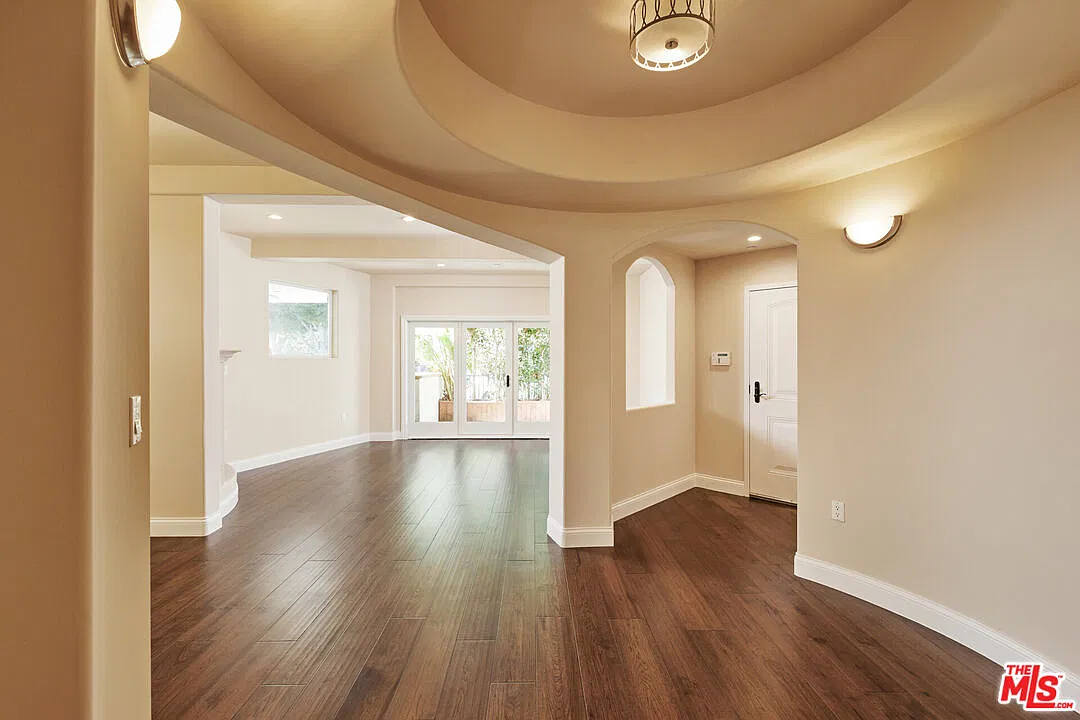 3 bed, 2.5 bath, 2500 sqft, $6,995 — Photo 2