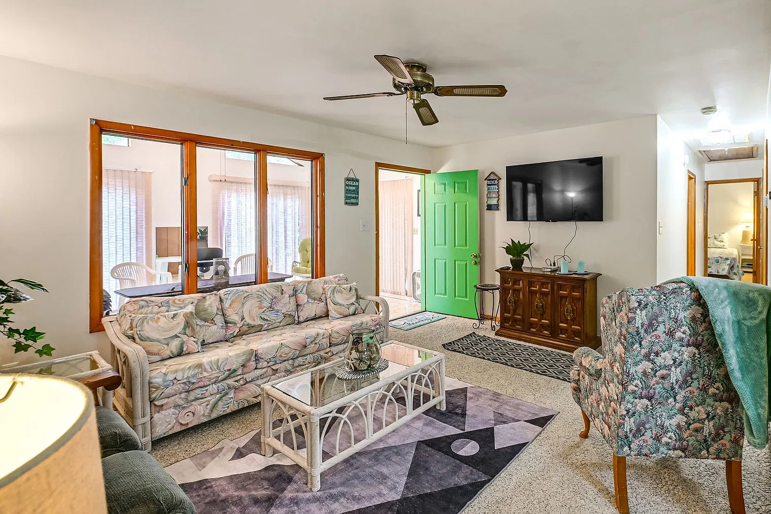 3 bed, 1.0 bath, 1367 sqft, $3,290 — Photo 2