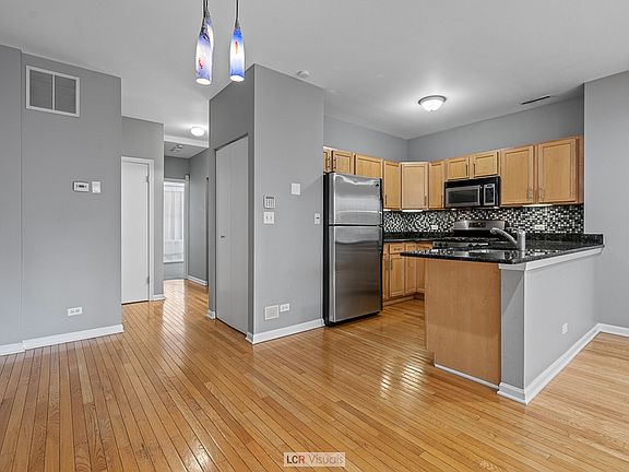5th image of 3516 N Sheffield Ave APT 1RN