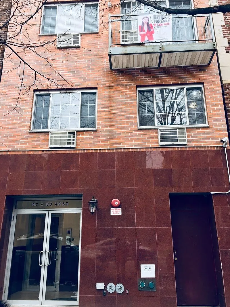 4333 42nd St APT 3B photo 1