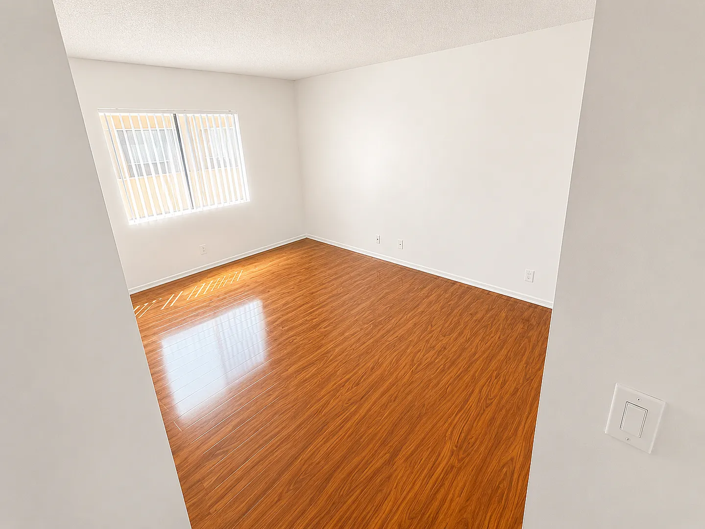 15020 Burbank Blvd — Photo 3