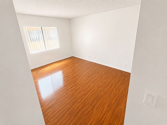 3rd image of 15020 Burbank Blvd APT 202