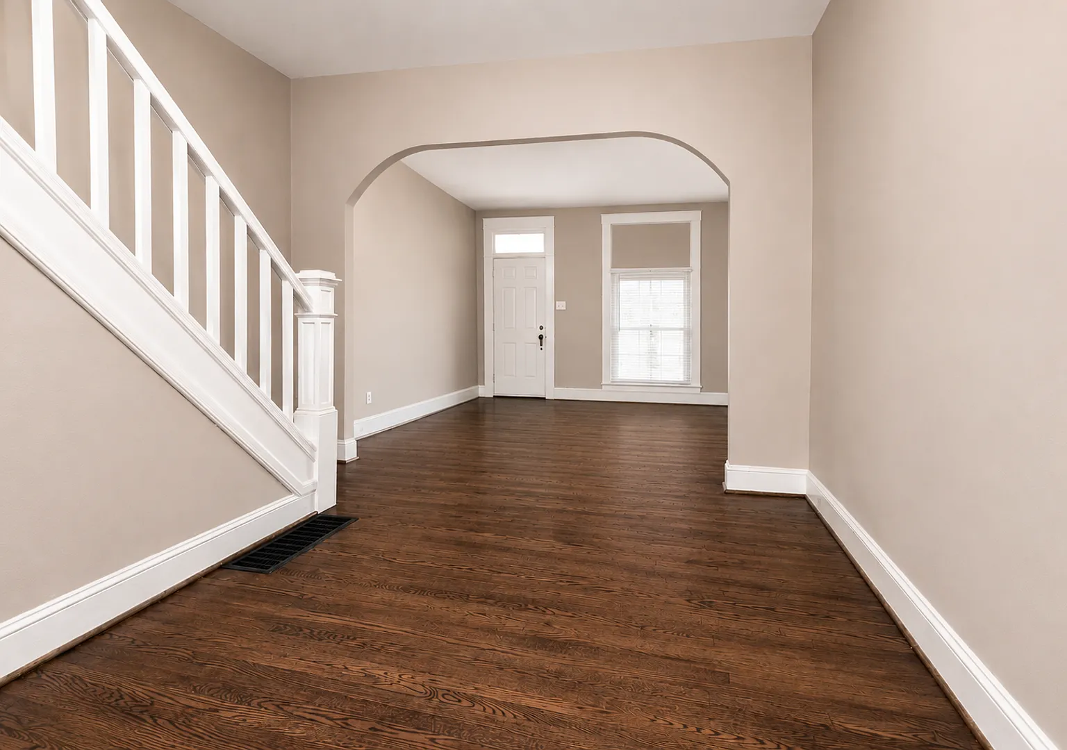 Charming Baltimore Rowhome | 2 Bedrooms + Den | 1 Bathroom | Hardwood Floors & Bonus Basement — Photo 4