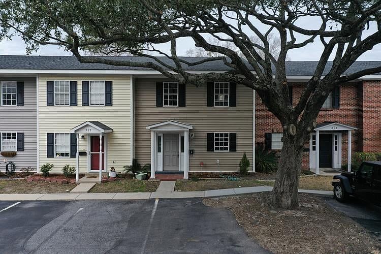 1st image of 305 Lakeside Dr #C-3