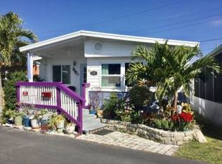 33 Laverne Dr, Bradenton Beach, FL 34217