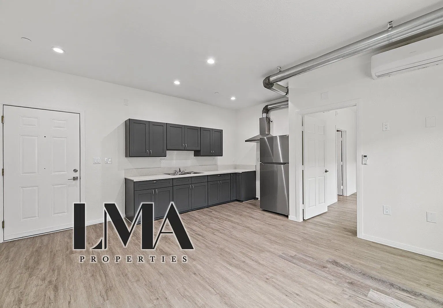 1 bed, 1.0 bath, 750 sqft, $1,980 — Photo 2