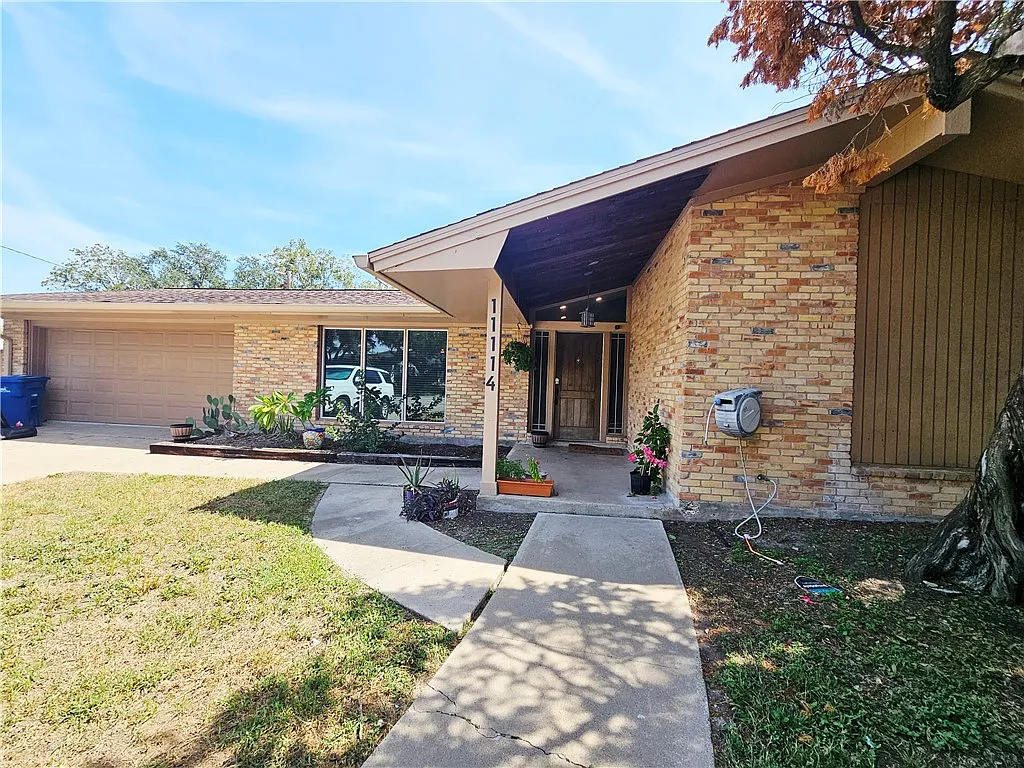 4 bed, 3.0 bath, 2198 sqft, $2,950 — Photo 3
