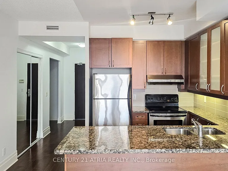 57 Upper Duke Cres #311D — Photo 16