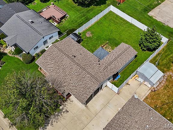 3rd image of 209 Pleasant Ridge Rd