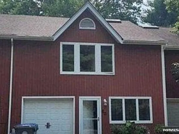 15 Tributary Plz, Englewood, NJ 07631