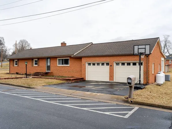 114 Clarke Ave, Elkton, VA 22827