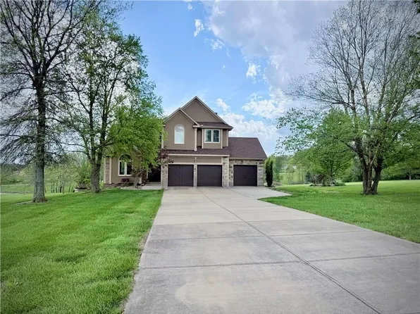 30125 W 93rd Ct, De Soto, KS 66018