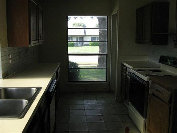3rd image of 1701 Cumberland Trl