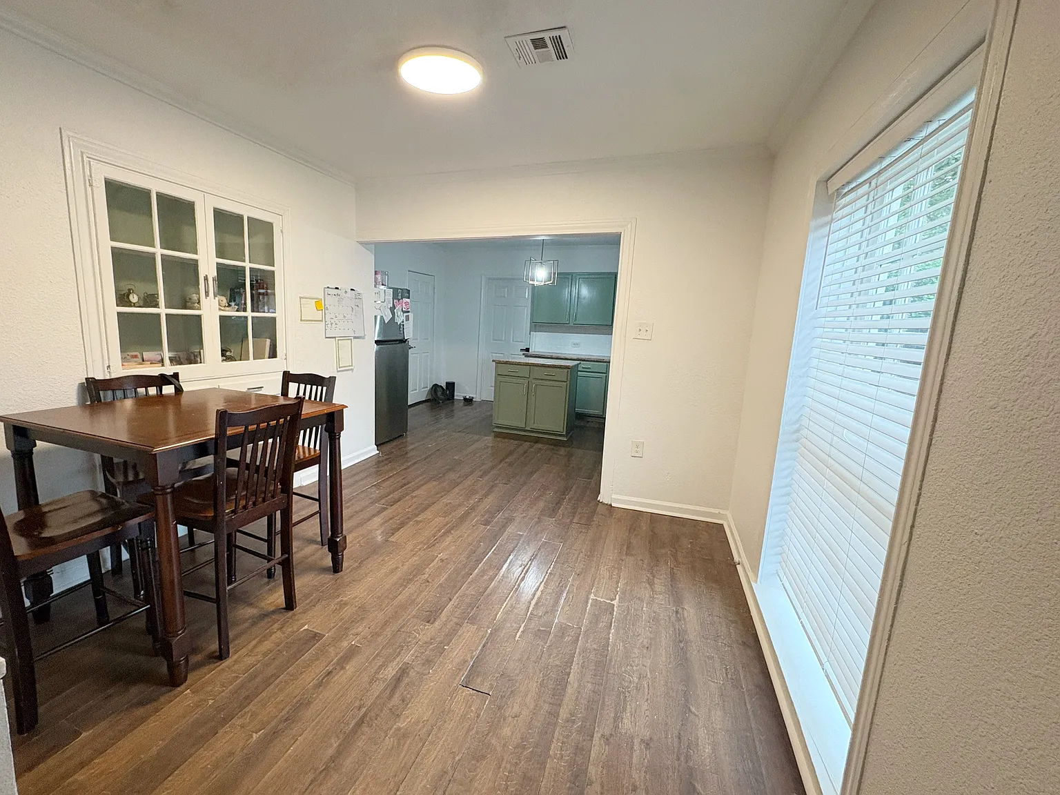 5 bed, 2110 sqft, $2,200 — Photo 4