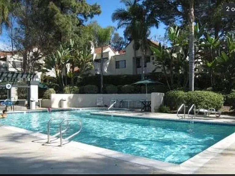 351 N Melrose Dr #D — Photo 14