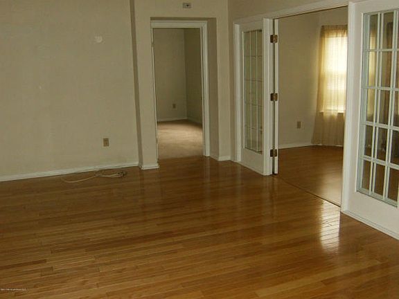 4th image of 1159B Thornbury Ln