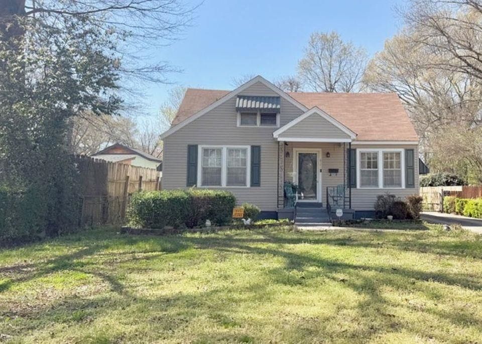 1st image of 829 N Perkins Rd