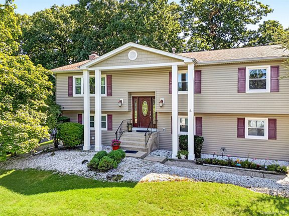 2nd image of 4 Rockridge Drive