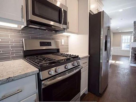 3rd image of 954 Parsons St SW