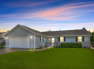 1718 Valley Ln, Little Chute, WI 54140