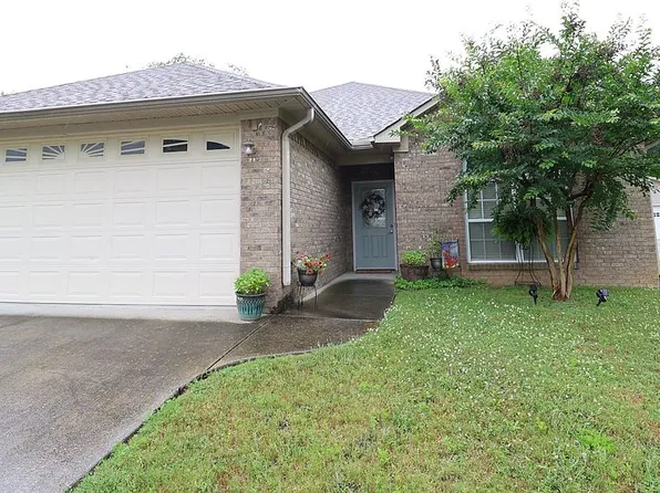 208 S Walnut St, Boaz, AL 35957