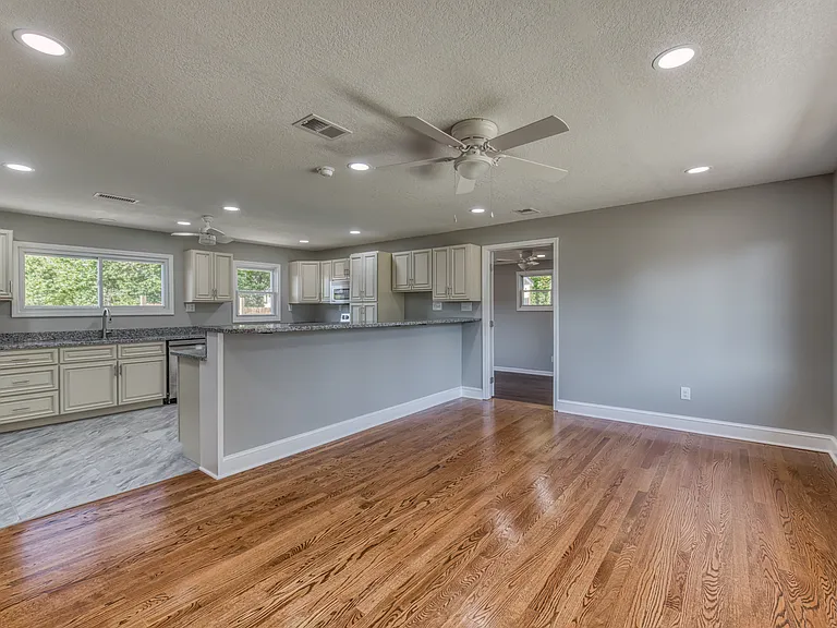 1216 Norway St #101 — Photo 2