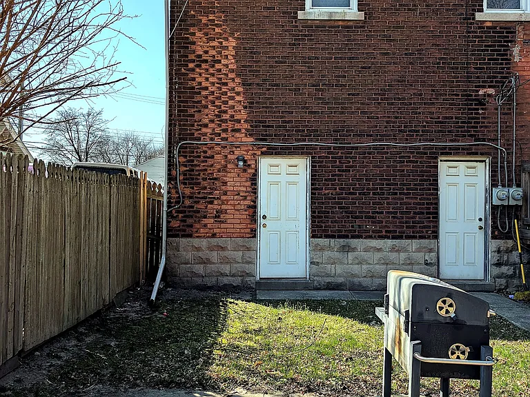 30 W Henry St — Photo 3