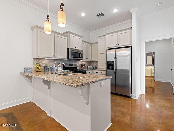 5th image of 148 Brightwood Dr