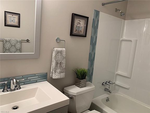 2nd image of 5637 Radcliffe Ave