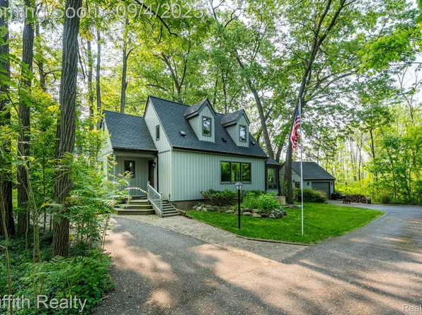 2065 Fairfield Ave, Wixom, MI 48393