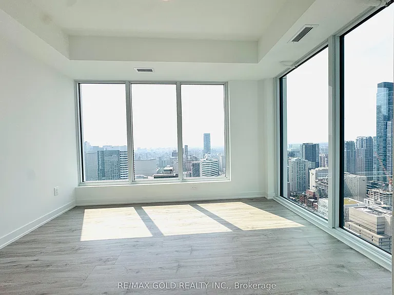 252 Church St #LPH03 — Photo 36