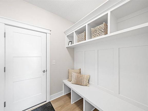 5th image of 2233 Green Leaf Cir