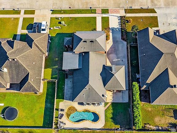 3rd image of 608 Shadowlawn Dr