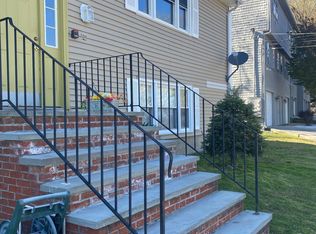 71 Berry St APT 8, Cranston, RI 02920
