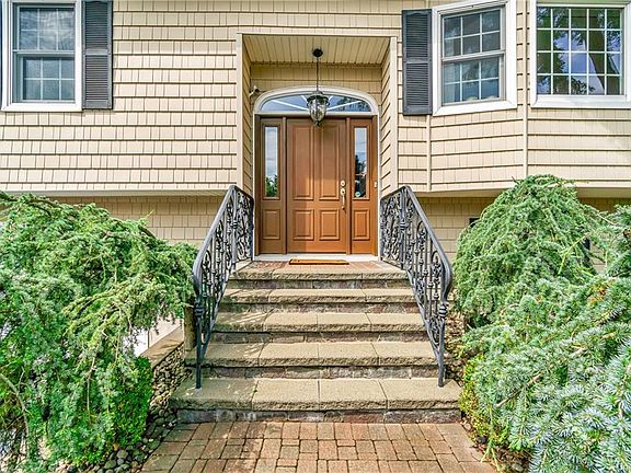 3rd image of 18 Green Ln