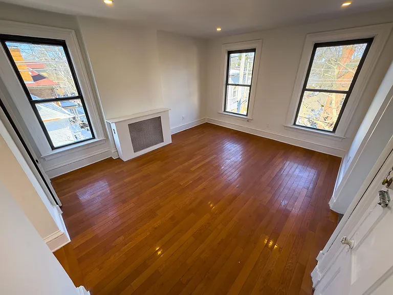 48 Trumbull St #3 — Photo 8