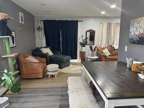4th image of 19 Forest St