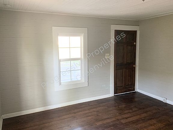 2nd image of 704 Sunnyside Dr