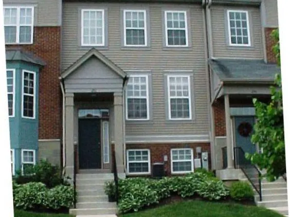 291 Station Park Cir, Grayslake, IL 60030