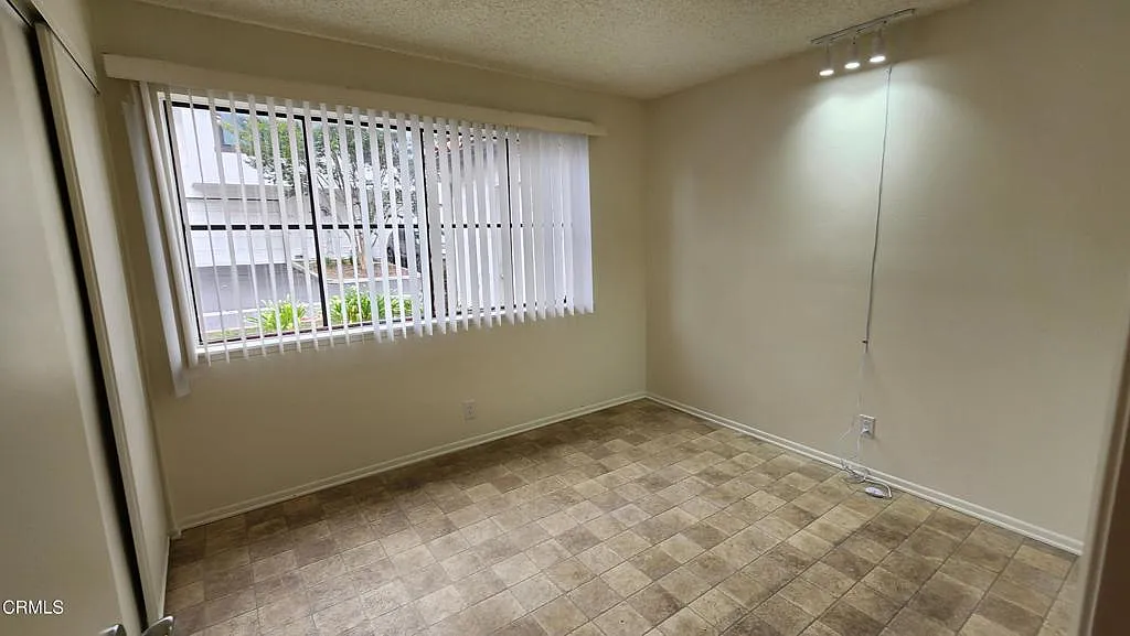 2 bed, 2.0 bath, 976 sqft, $3,200 — Photo 4